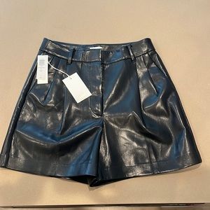Black shorts in vegan leather
